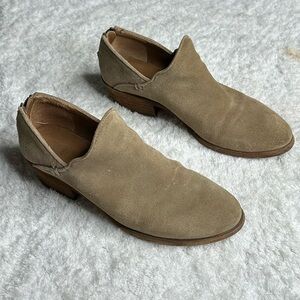 FRYE Carson Shootie Beige Suede Ankle Boots Men’s Sz 7. In good used condition.